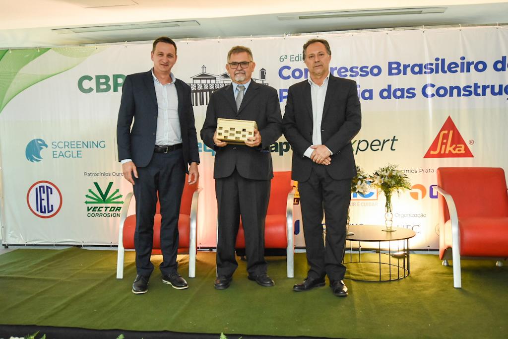 Vice-reitor da UVA é homenageado em Congresso Brasileiro de Patologia das Construções